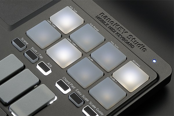 MINI CONTROLADOR MIDI KORG, MOVIL, 25 TECLAS ILUMINADAS, 8 PADS, 8